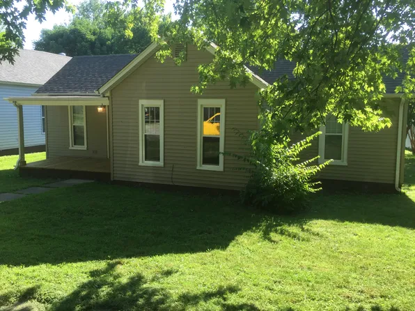 320 S Curtis St, Edinburg, IL 62531