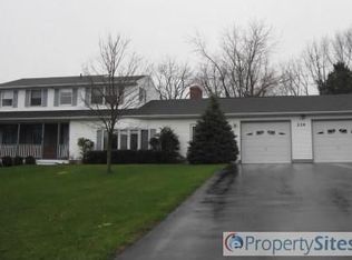 226 Val Verda Dr, Pennsylvania Furnace, PA