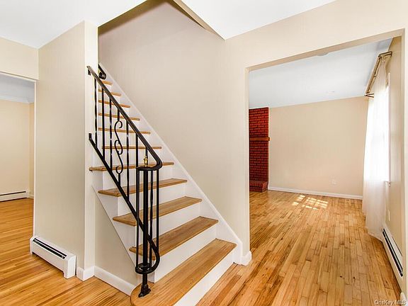 4th image of 7 Foxwood Ln