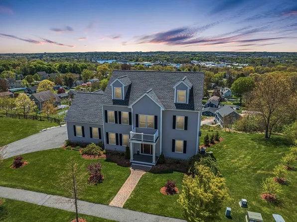 10 Hilltop Rd, Danvers, MA 01923