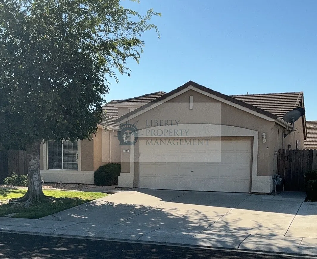 3 bed, 1411 sqft, $2,595 — Photo 1