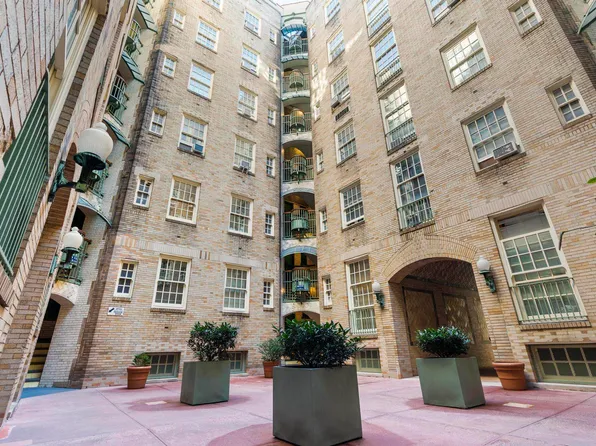 517 East 77th Street image 4 of 22