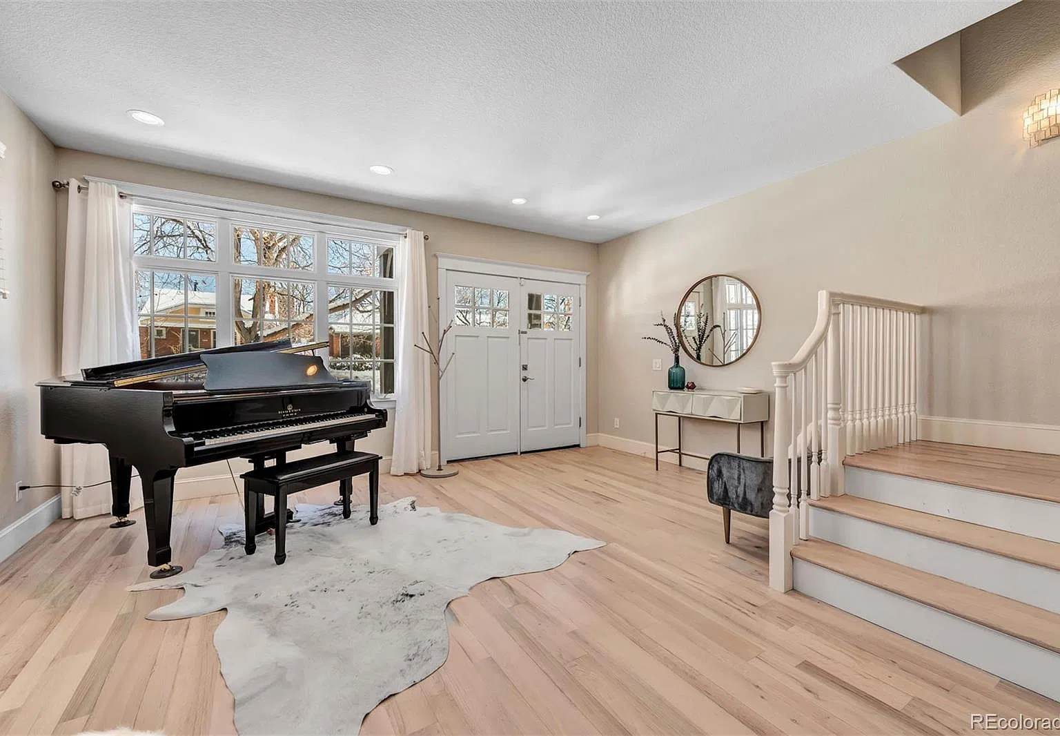 4 bed, 4.5 bath, 3630 sqft, $8,350 — Photo 3