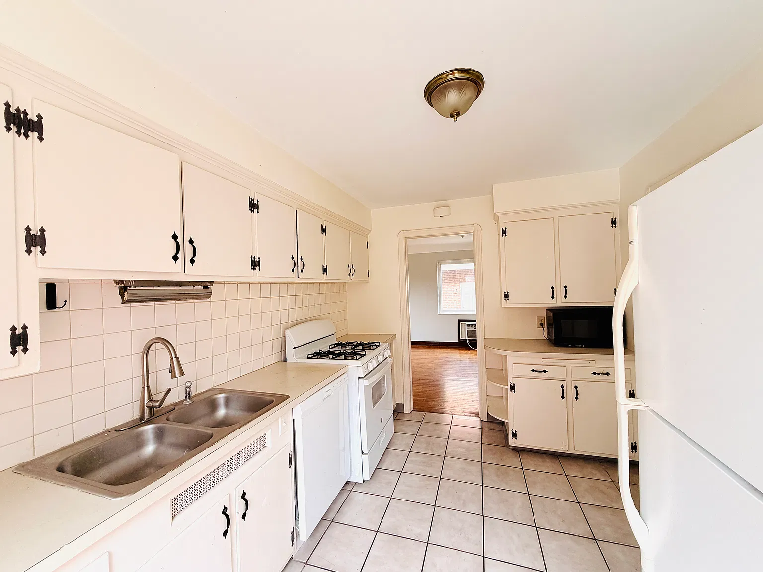 2 bed, 1100 sqft, $1,450 — Photo 1