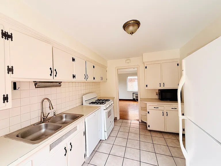 14330 Lakewood Heights Blvd — Photo 1