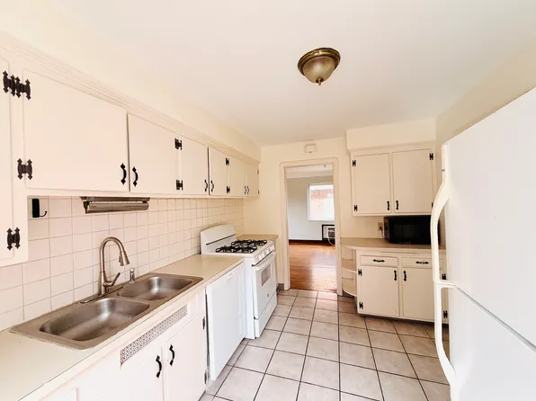 14330 Lakewood Heights Blvd, Lakewood, OH 44107