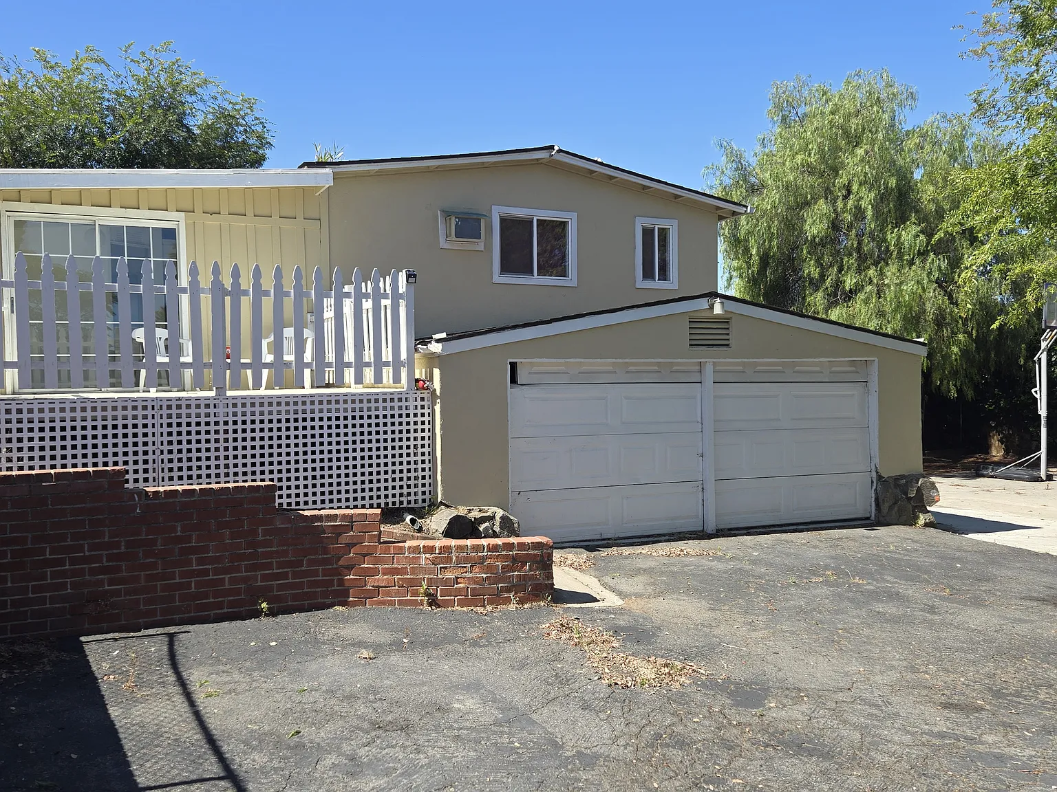 2210 S Escondido Blvd — Photo 3
