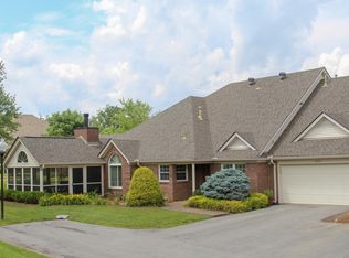 10101 Leaning Tree Ct, Louisville, KY
