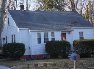 29 Renear St, Tisbury, MA 02568