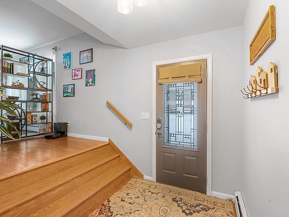 4th image of 3283 MARY STREET