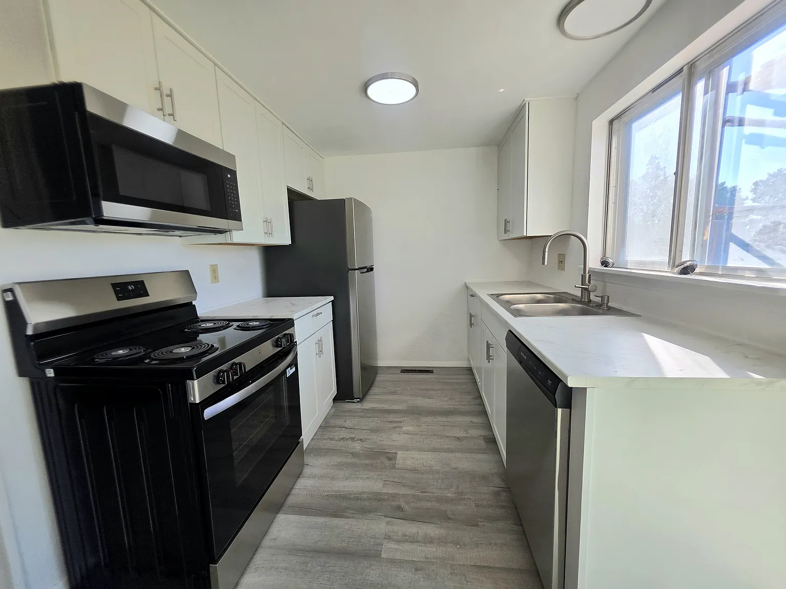 3 bed, 1760 sqft, $1,700 — Photo 2