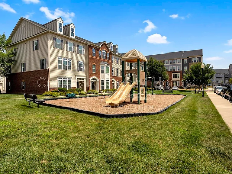 24676 Hutchinson Farm Dr — Photo 30
