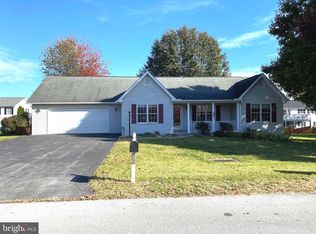 129 Jamestown Dr, Falling Waters, WV 25419
