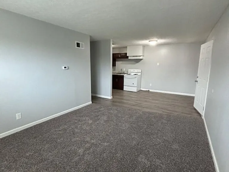 608 N Woodland Dr — Photo 5