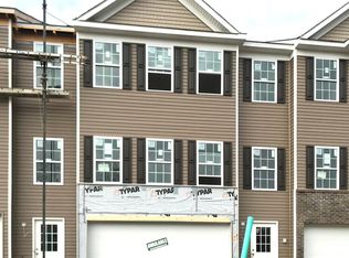 211 Lockheed Dr, Coraopolis, PA 15108