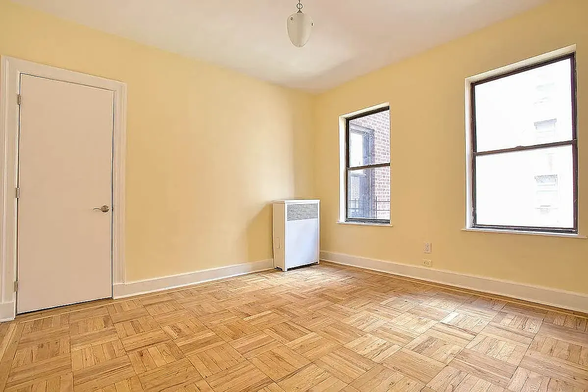 401 Edgecomb Avenue — Photo 4