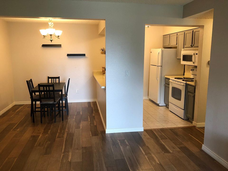 Great kitchen and dining area!! New laminate flooring.