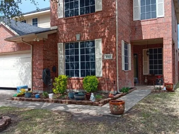 8801 Friendswood Dr, Fort Worth, TX 76123