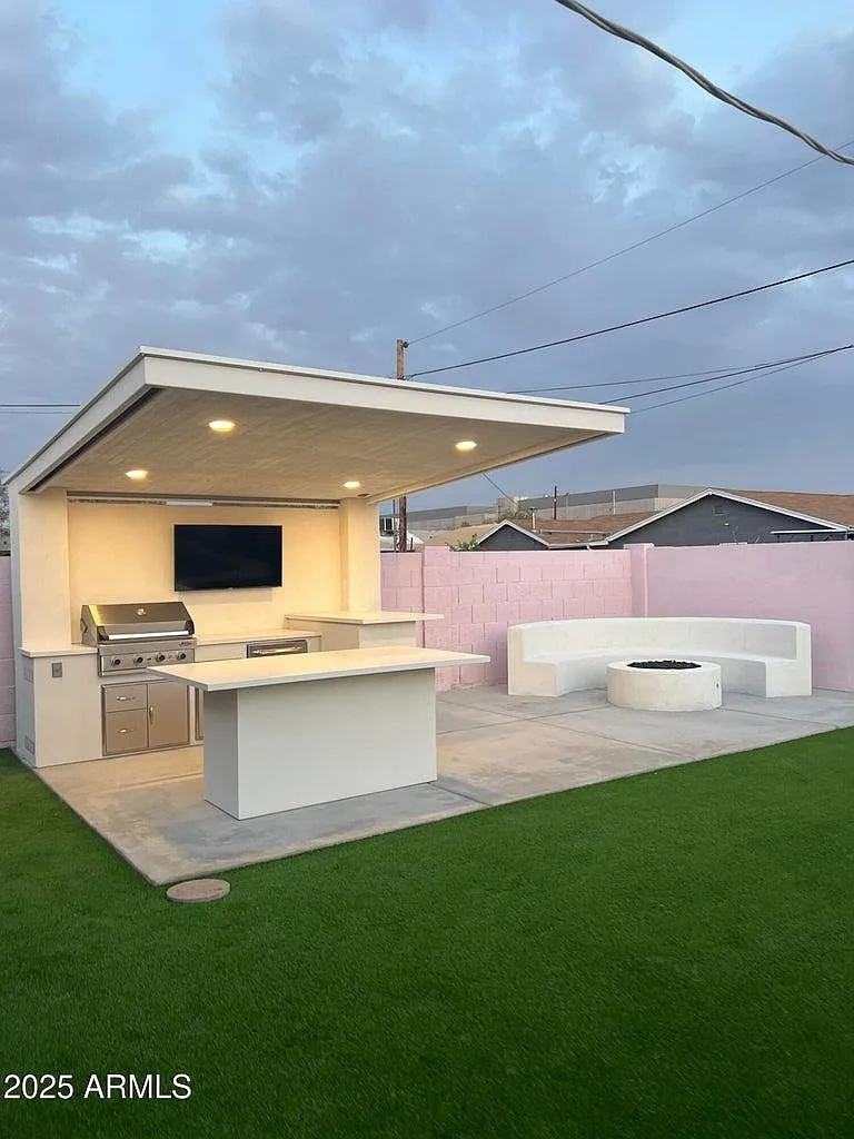 3 bed, 2.0 bath, 1300 sqft, $2,699 — Photo 3