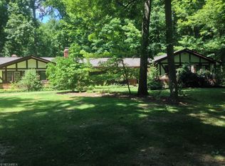 121 Lakeview Ln, Chagrin Falls, OH 44022