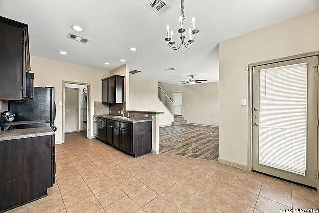 3 bed, 2.5 bath, 1594 sqft, $1,700 — Photo 4