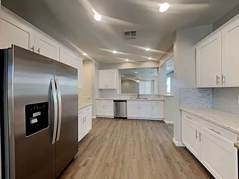 20515 W Buchanan St — Photo 1