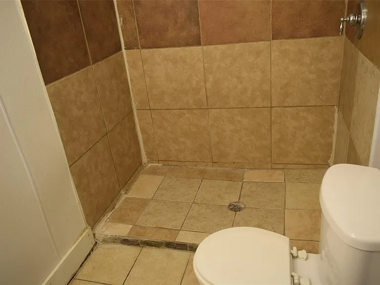 9902 Tolman St — Photo 20