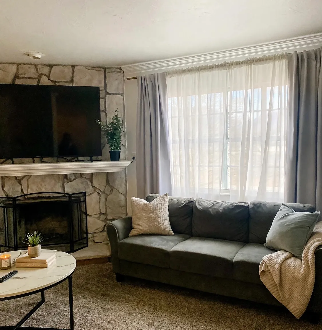 3 bed, 1.5 bath, 1296 sqft, $2,300 — Photo 3