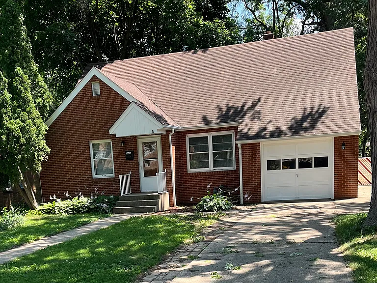 1615 Fairview Ct — Photo 1