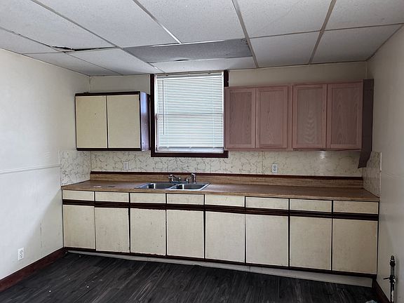 3rd image of 2741 Brown St