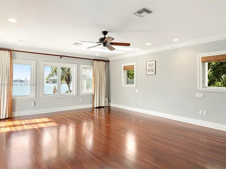 11 E Rivo Alto Dr — Photo 16