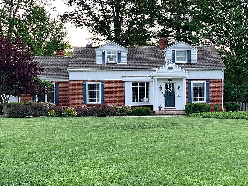 1st image of 616 Hawthorne Ln