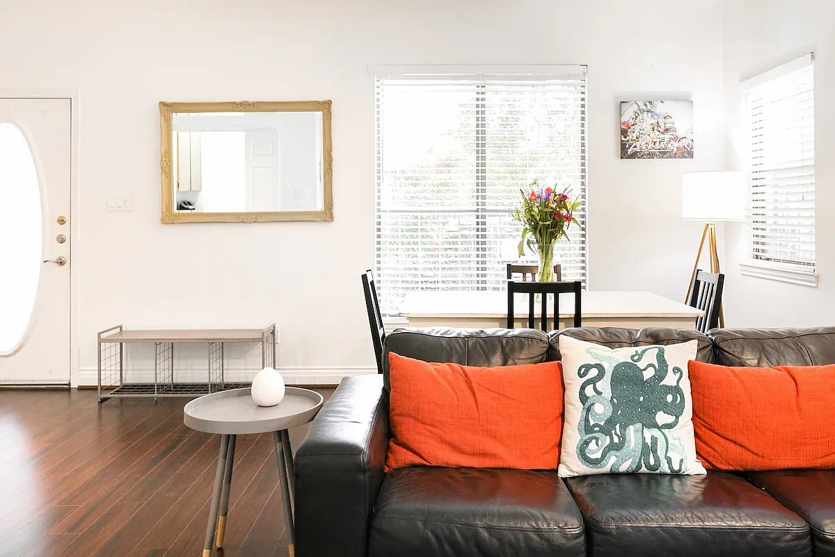 1 bed, 700 sqft, $2,100 — Photo 4