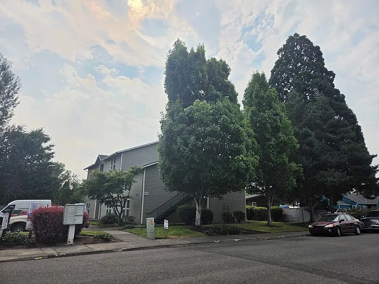 5110 10th Ave NE — Photo 22