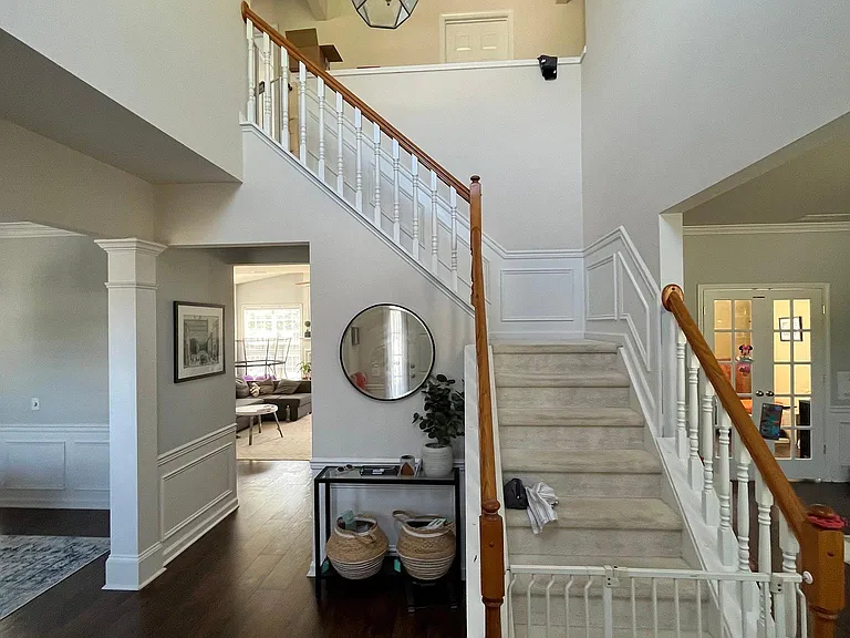 8005 Lancken Dr — Photo 2