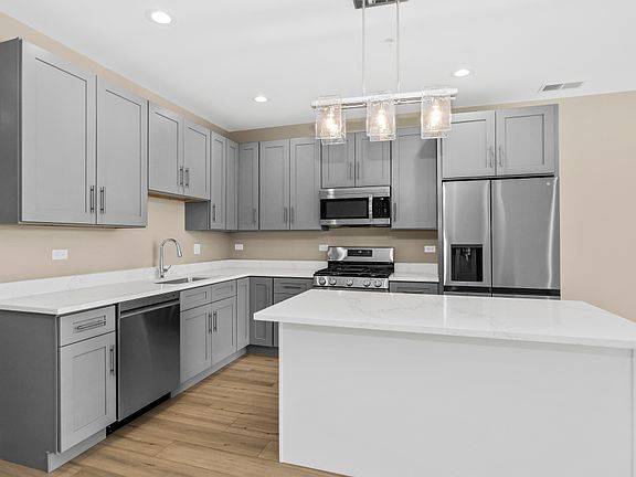 4th image of 3330 Dempster St #201