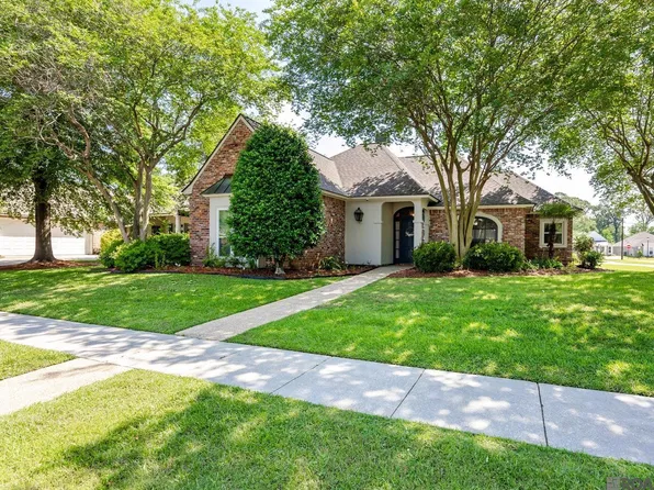 6843 Dianthus Dr, Baton Rouge, LA 70817