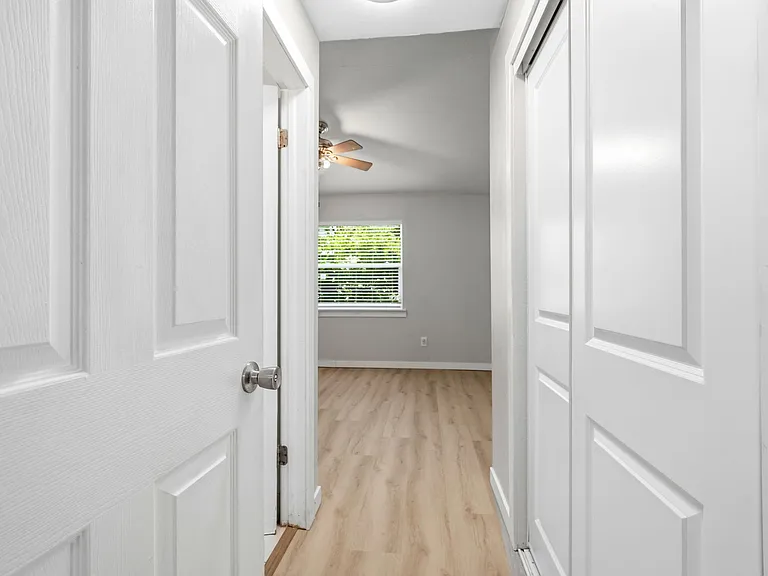 8511 J R Manor Dr — Photo 29
