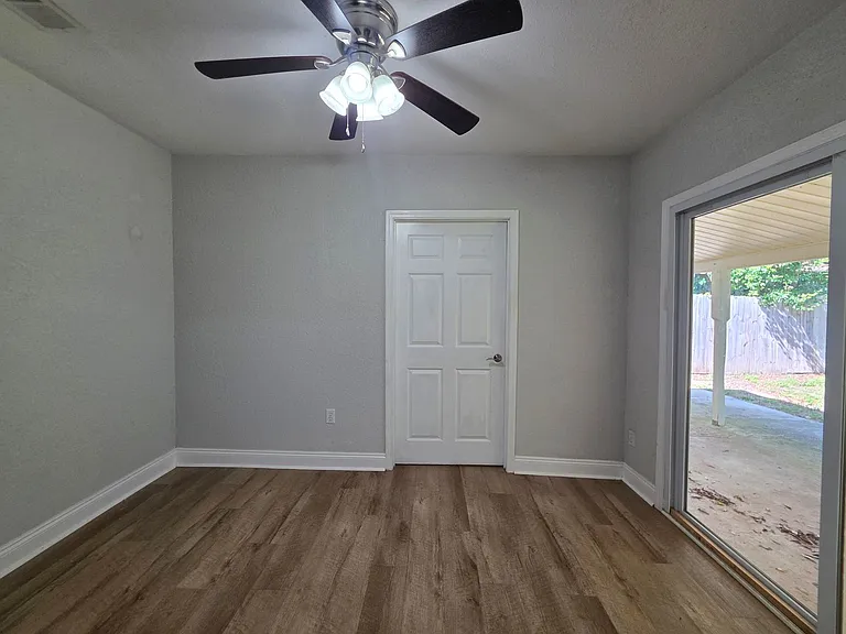 109 Reed Rd — Photo 8