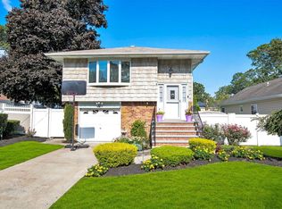 51 Fulton St, Lake Grove, NY 11755