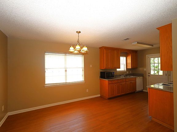 4th image of 1540 Woodard St