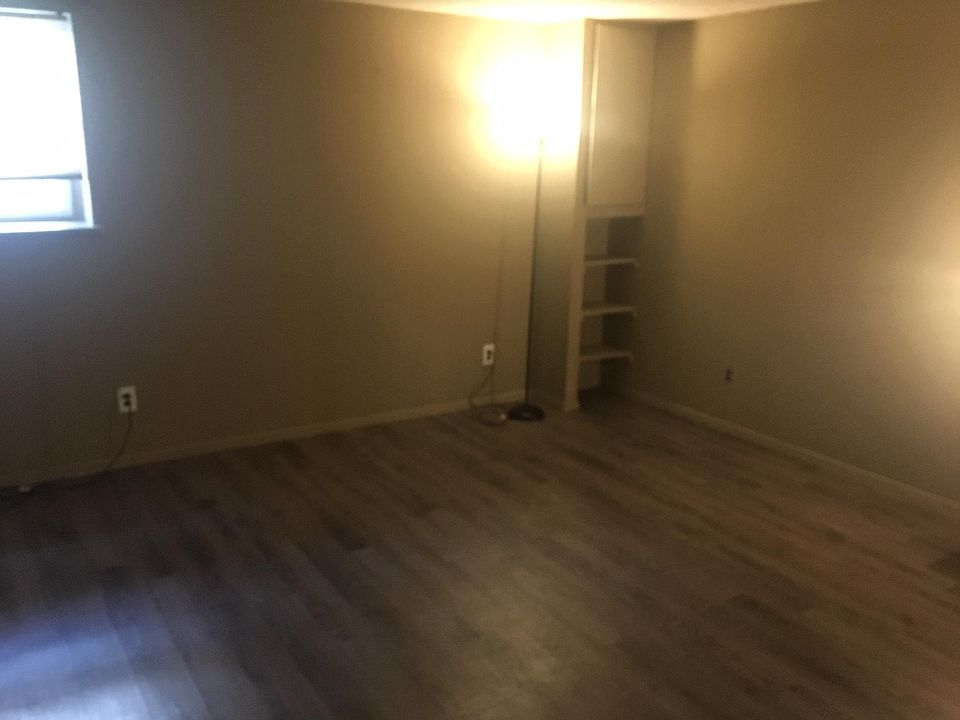 2nd image of 1487 Stadium Ave