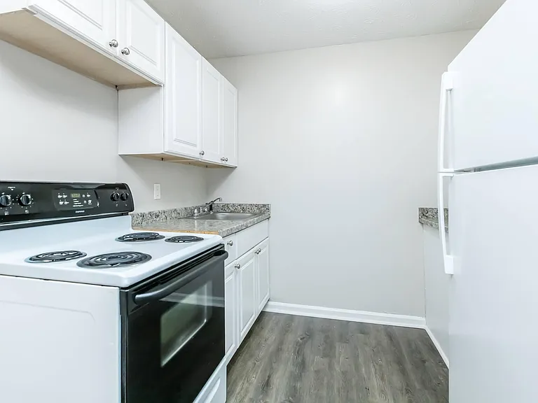Cross Creek Apartments — Photo 29