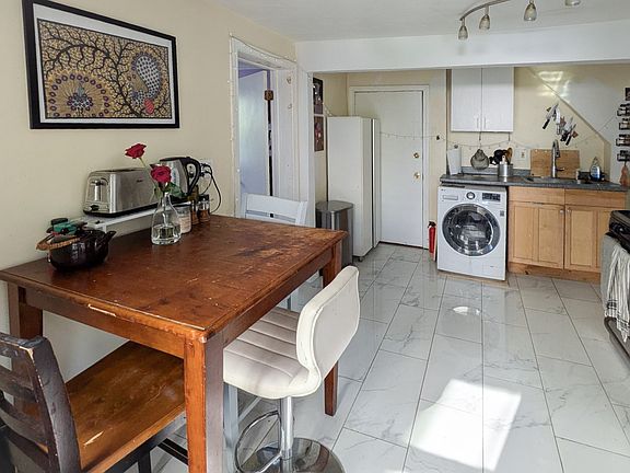 4th image of 40 Bristol St #2B