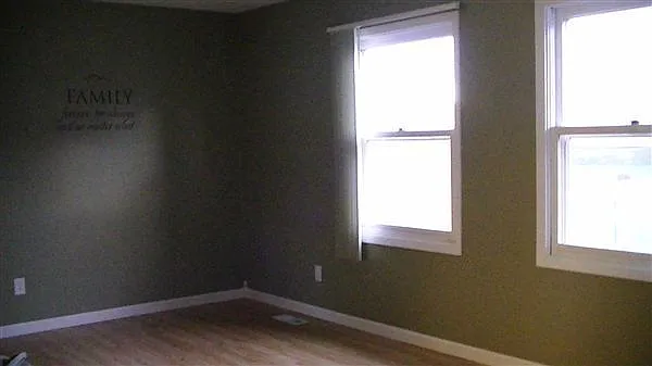 3 bed, 1.5 bath, 1688 sqft, $2,040 — Photo 3