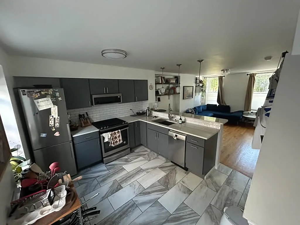 2 bed, 896 sqft, $2,550 — Photo 2