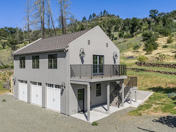 4th image of 1044 Deer Park Road