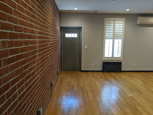 Rented by The InHouse Group | media 7