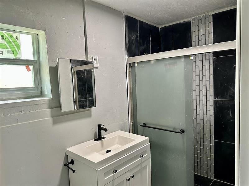 1st image of 212 Fleming Ave #C