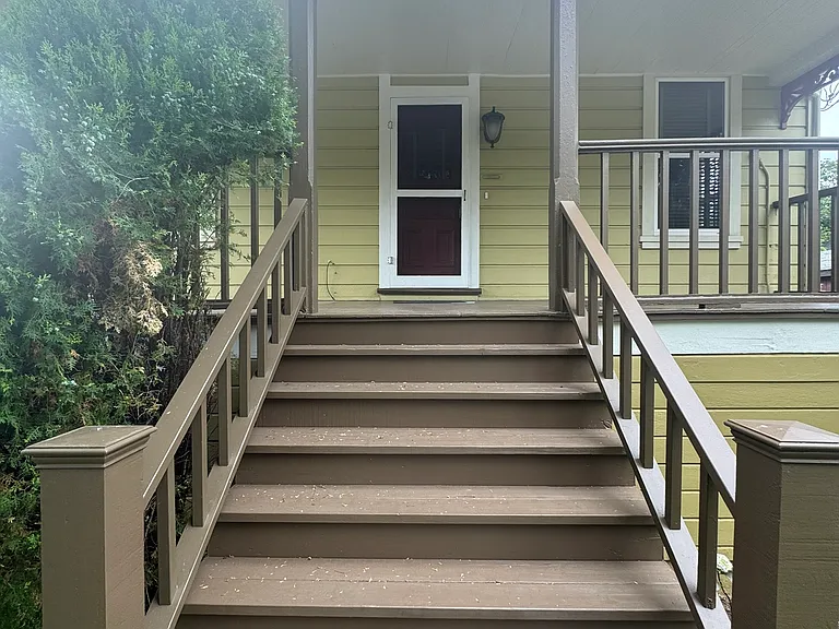 261 Randolph St — Photo 2
